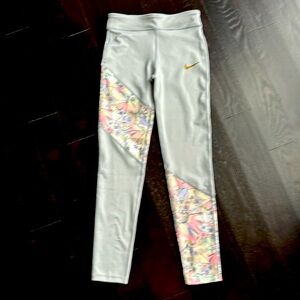 EUC Nike youth XL girls floral accent leggings.